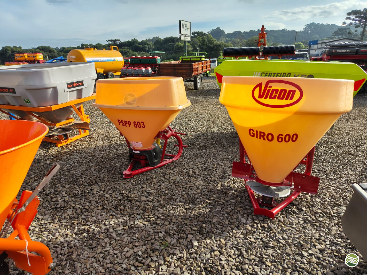 ADUBADORA E SEMEADORA PENDULAR de Talamini Máquinas e Implementos Agrícolas